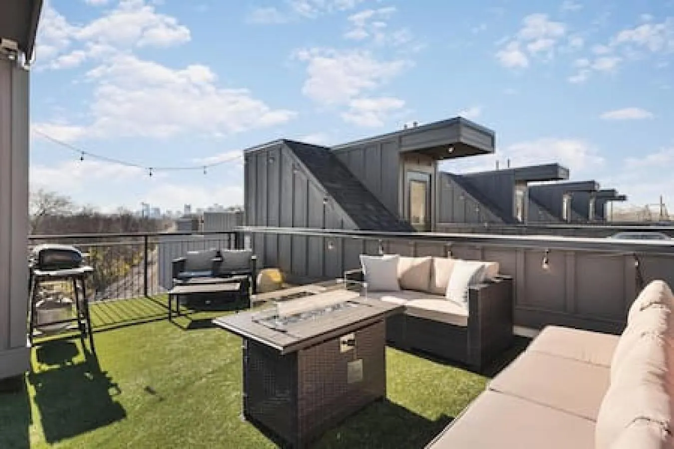 Stunning Modern Townhome With 9 Beds, Walk To Shops Nashville