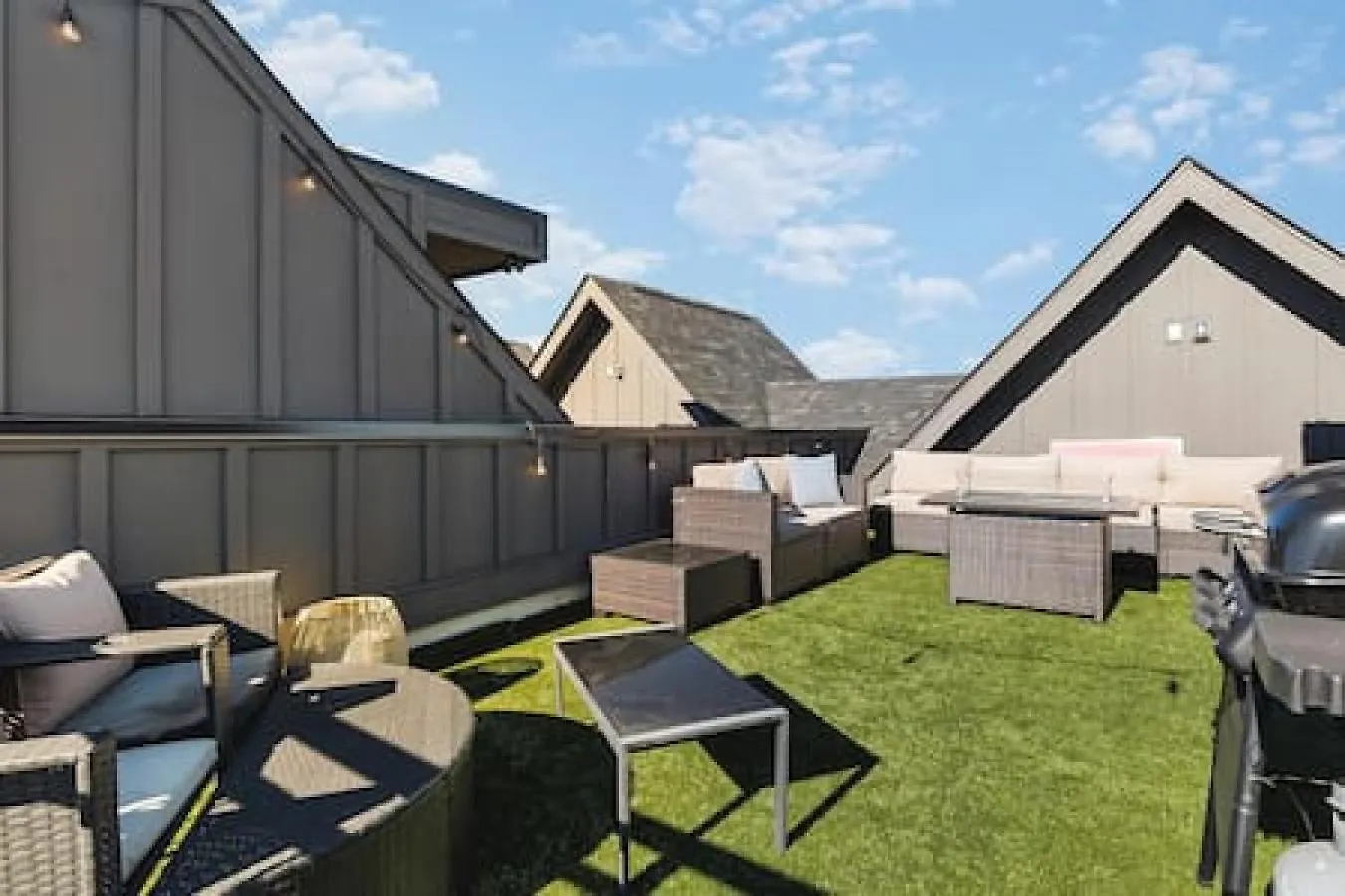 Stunning Modern Townhome With 9 Beds, Walk To Shops Nashville