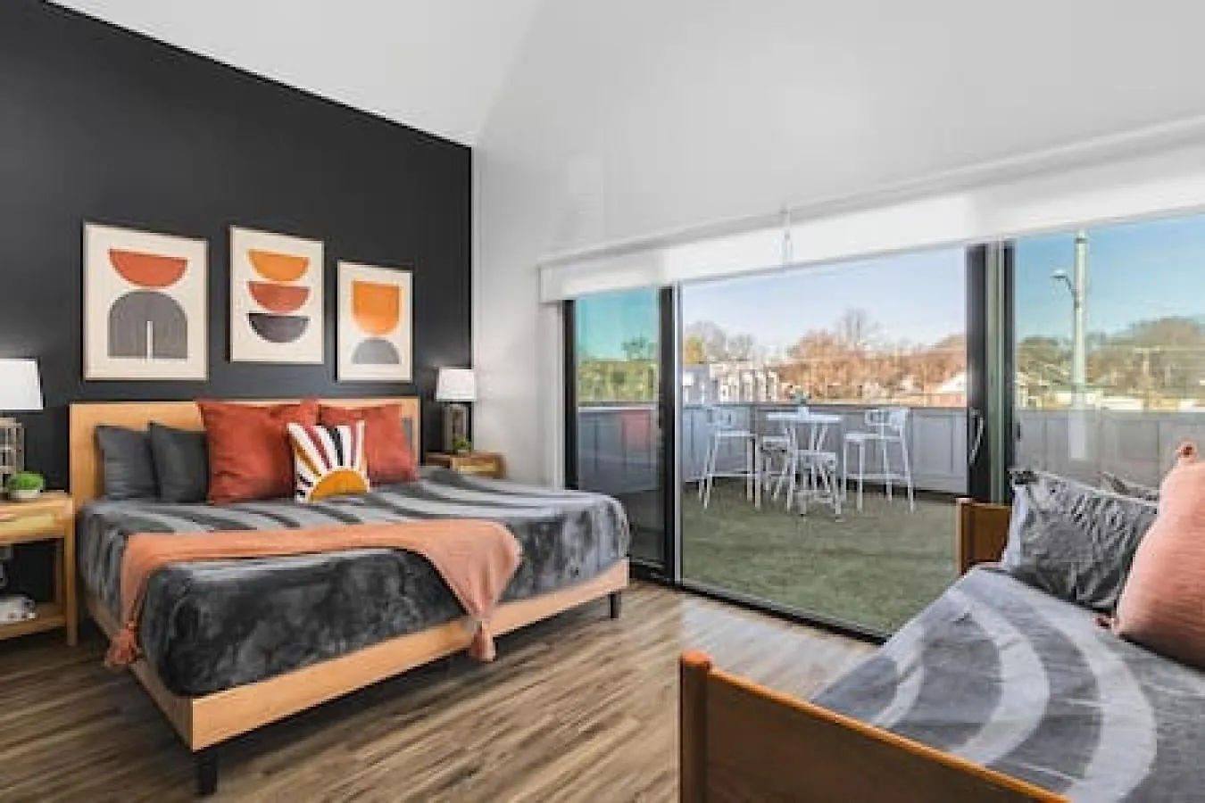 Stunning Modern Townhome With 9 Beds, Walk To Shops Nashville