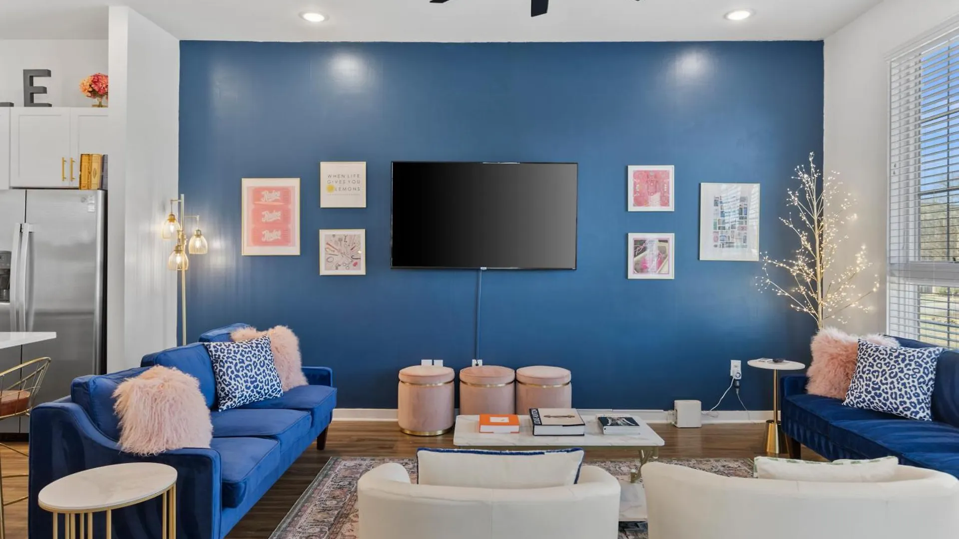 Stunning Modern Townhome With 9 Beds, Walk To Shops Nashville Holiday home