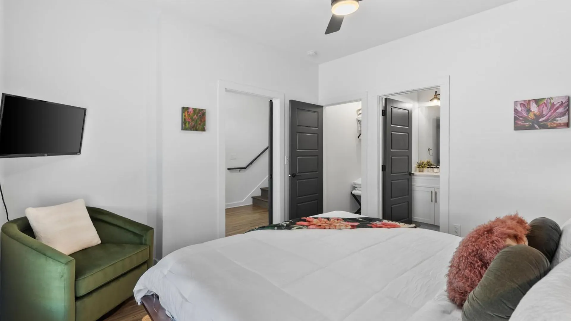 Holiday home Stunning Modern Townhome With 9 Beds, Walk To Shops Nashville United States