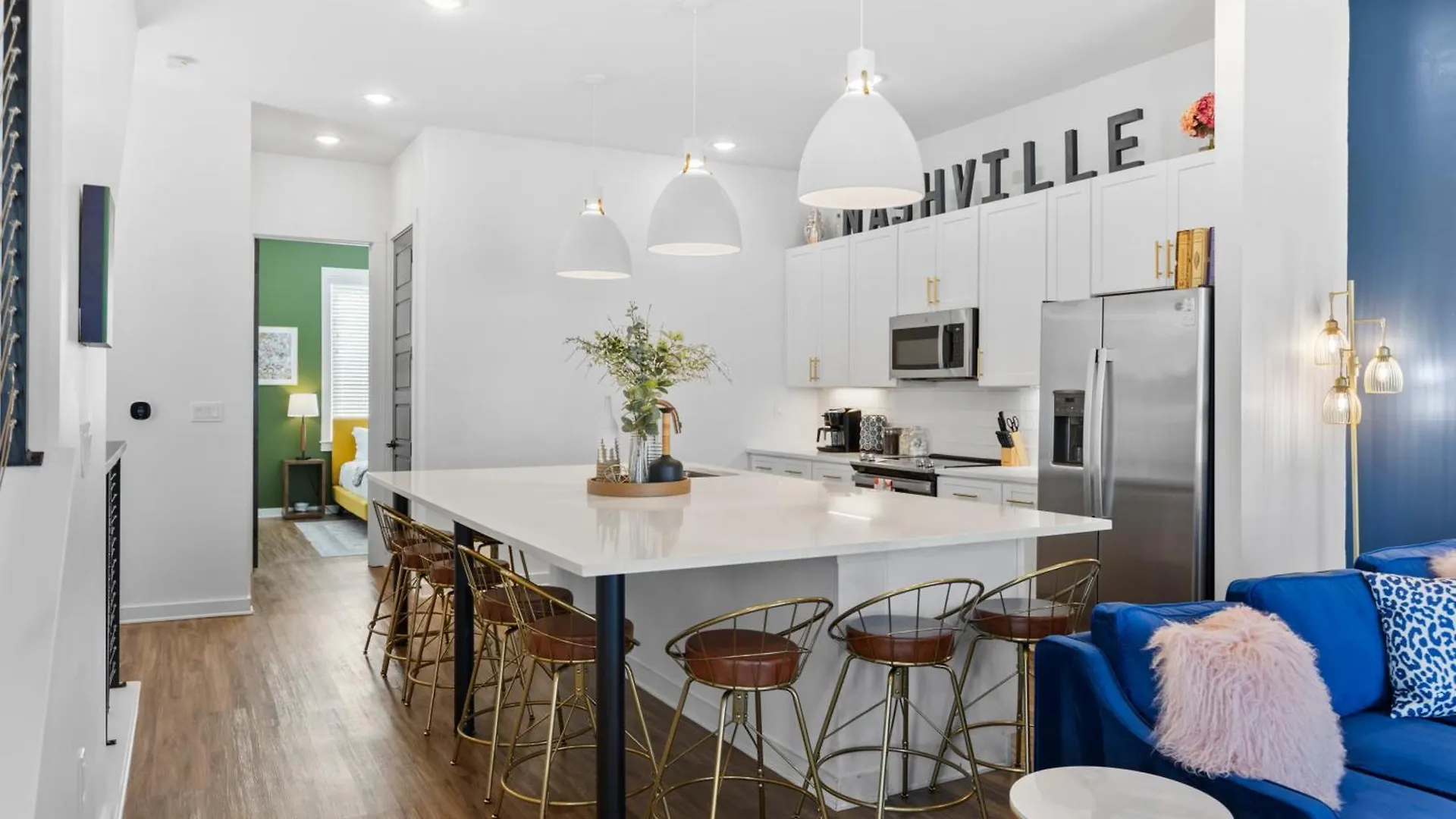 Stunning Modern Townhome With 9 Beds, Walk To Shops Nashville 0*,  United States