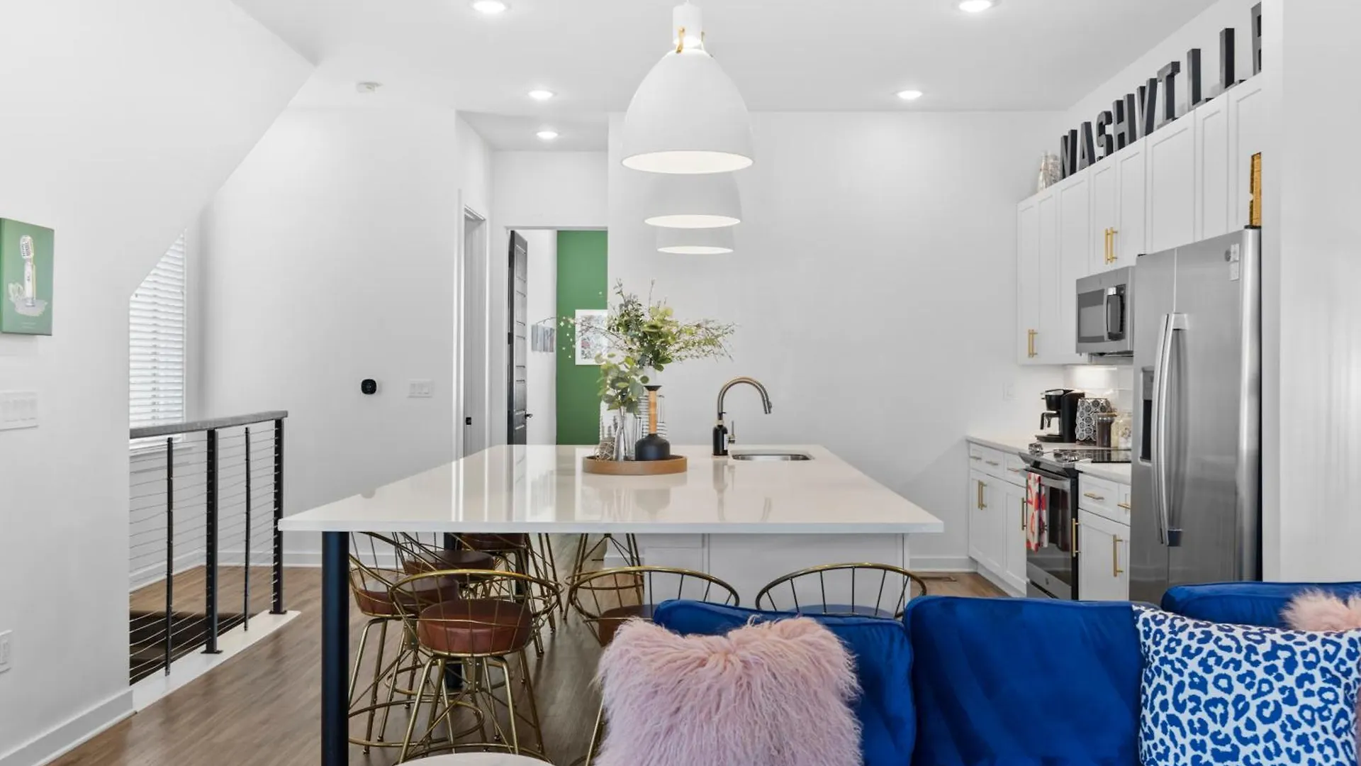 Stunning Modern Townhome With 9 Beds, Walk To Shops Nashville Holiday home