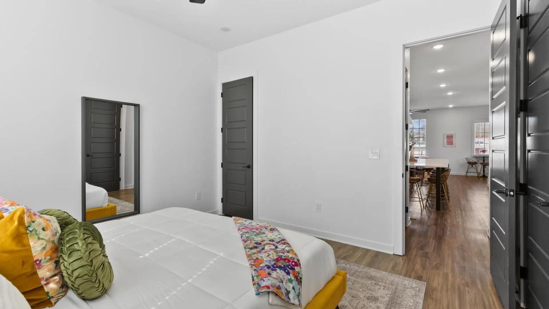 Stunning Modern Townhome With 9 Beds, Walk To Shops Nashville United States